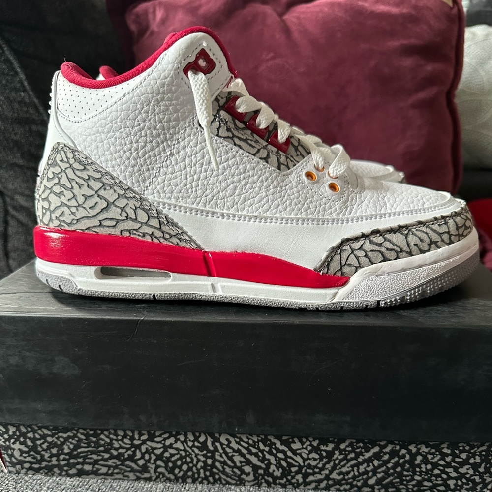 Jordan 3 Cardinal - Picture 2 of 8